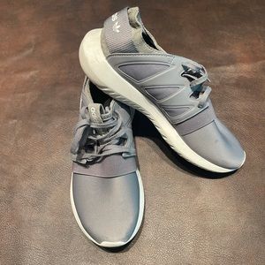 Adidas Tubular shoes size 7